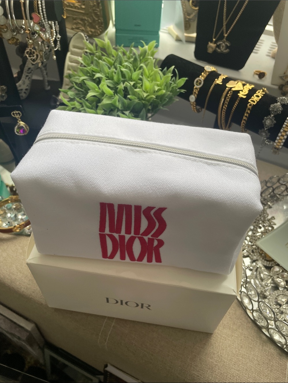 ✨Dior White Canvas Pouch with Red Miss Dior Embroidered Logo✨NWT - Picture 2 of 8